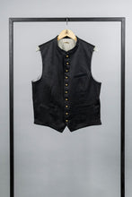 Lade das Bild in den Galerie-Viewer, Gilet Konstantin
